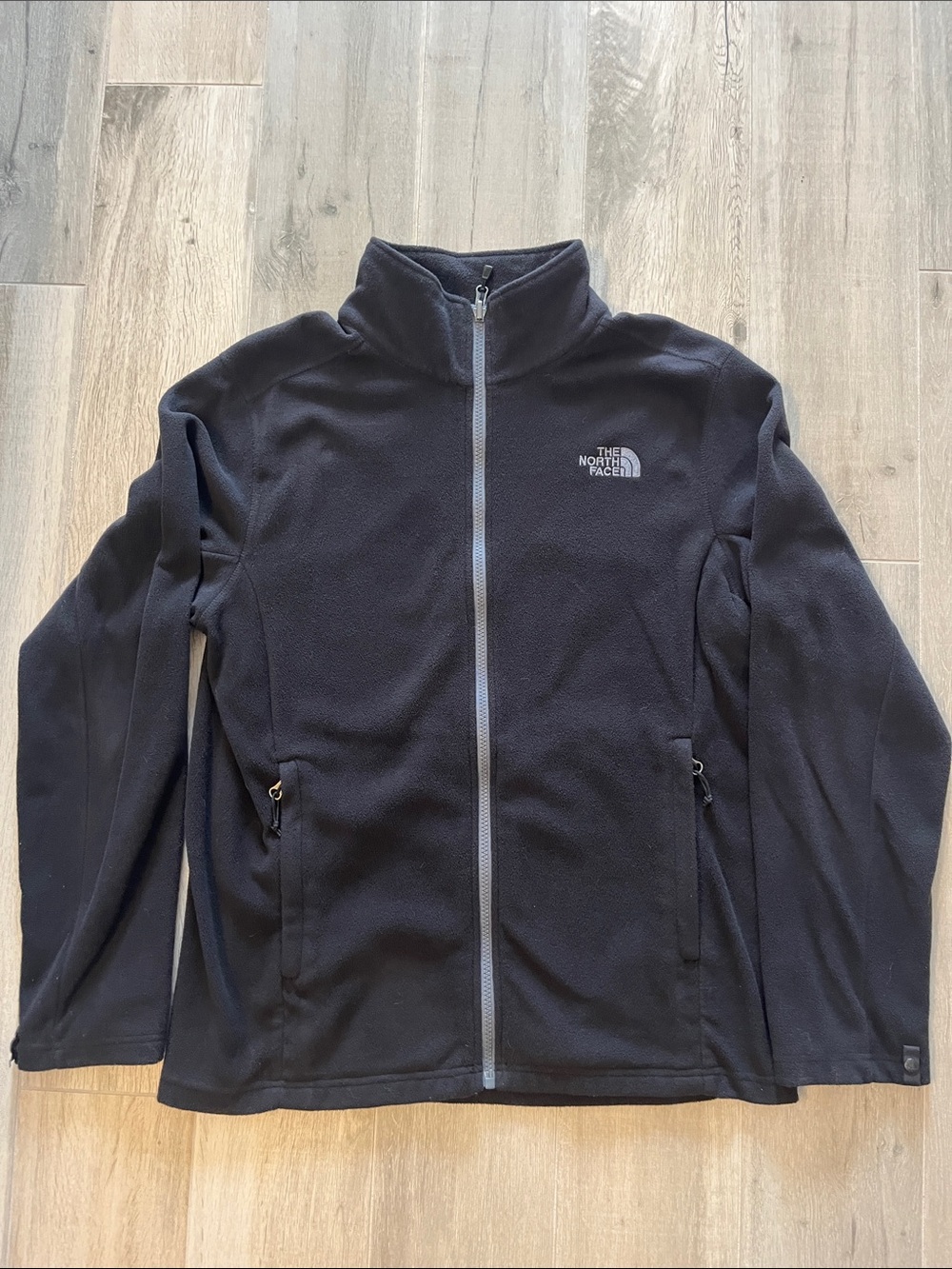The North Face Black Men’s Lightweight fleece Full-Zip Fleece Jacket. Size M.